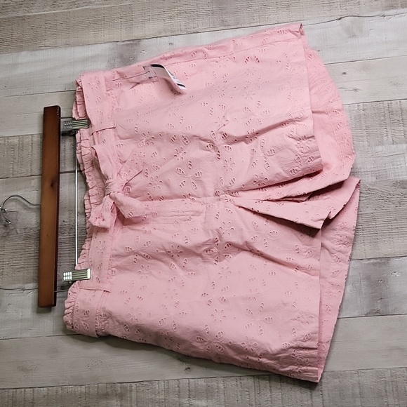 𝅺CROWN & Ivy Pink Cotton Shorts. Size 18. - Picture 1 of 7